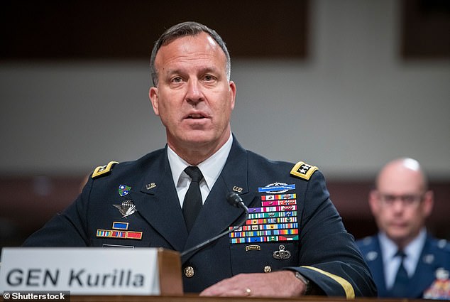 قال الجنرال مايكل إريك كوريلا (في الصورة) ، قائد القيادة المركزية الأمريكية: `` على الرغم من تدهورها ، لا تزال داعش قادرة على القيام بعمليات داخل المنطقة مع الرغبة في الضرب خارج منطقة الشرق الأوسط.  سنواصل الحملة التي لا هوادة فيها ضد داعش '