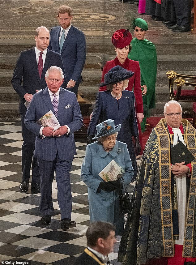 يحضر الراحل الملكة إليزابيث الثانية وتشارلز وكاميلا وويليام وكيت وهاري وميغان خدمة يوم الكومنولث في وستمنستر أبي في 9 مارس 2020