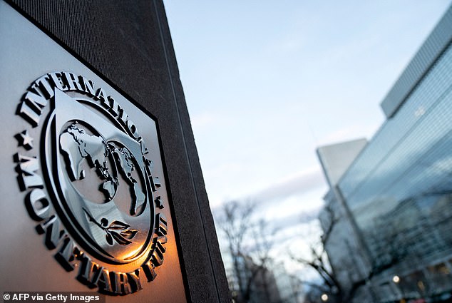 يقول الخبراء في صندوق النقد الدولي إن الارتفاع الأخير في أسعار الفائدة من المرجح أن يثبت أنه نقطة في الاتجاه الذي شهد انخفاض المعدلات في بريطانيا والاقتصادات الرئيسية الأخرى بالقرب من الصفر قبل الوباء.