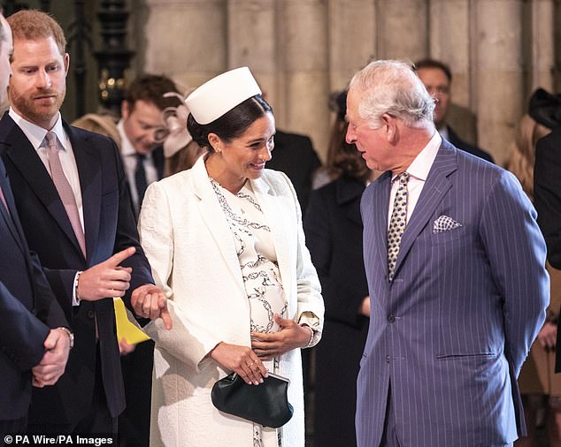 الأمير هاري وميغان ماركل ثم الأمير تشارلز في وستمنستر أبي في مارس 2019