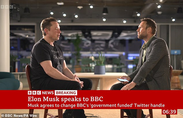 أجرى مالك موقع Twitter Elon Musk (إلى اليسار) مقابلة مع الصحفي التكنولوجي في بي بي سي جيمس كلايتون