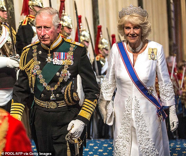 سيحضر الأمير هاري تتويج الملك في وستمنستر أبي يوم 6 مايو ، لكنه لن يظهر على شرفة قصر باكنغهام بعد ذلك ، حيث إن هذا الشرف مخصص بشكل صارم لـ 