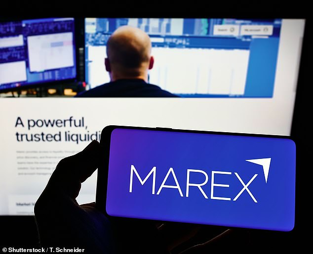 الشهرة: تأسست شركة Marex على أنقاض شركة Refco ومقرها نيويورك ، والتي أفلست بعد أن تبين أن رئيسها فيليب بينيت قد أخفى 344 مليون جنيه إسترليني من الديون المعدومة