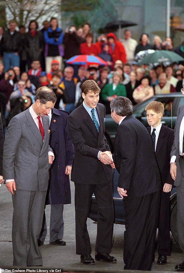 تشارلز ، والأمراء ويليام وهاري يتم الترحيب بهم في كندا بليس في فانكوفر عام 1998