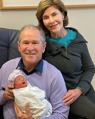 أختي لديها طفل واحد لا يتحرك حقًا ، هل تعلم؟  قالت بوش هاجر عن ابنة أختها ، كورا جورجيا ، التي ولدت في سبتمبر 2021.