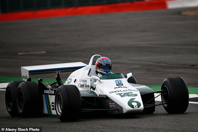 من المؤسف أن سيارة Williams FW07D لم تصل إلى خط البداية في الفورمولا 1 لأنه تم حظر السيارات ذات العجلات الست في عام 1983