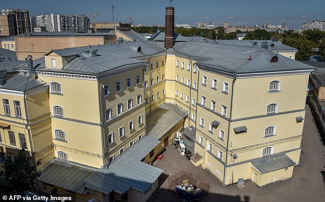 تم احتجاز غيرشكوفيتش في سجن ليفورتوفو بموسكو ، والذي يعود تاريخه إلى الحقبة القيصرية وكان رمزًا مرعبًا للقمع منذ الحقبة السوفيتية.