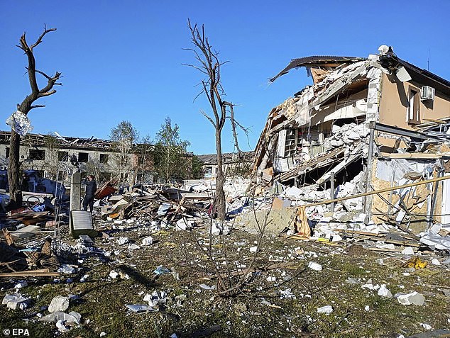 في أعقاب هجوم صاروخي على منطقة دنيبرو ، وسط أوكرانيا ، في 4 يونيو 2023