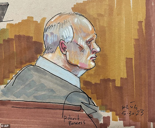 تم تصوير باورز في رسم للمحكمة من مايو.  لم يُرَ علنًا أبدًا منذ إطلاق النار في أكتوبر / تشرين الأول 2018