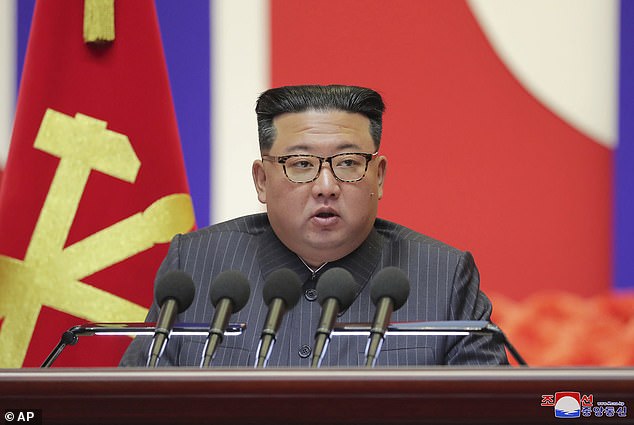 منذ بداية عام 2022 ، أجرت كوريا الشمالية أكثر من 100 تجربة صاروخية في محاولة لتوسيع ترسانتها من الصواريخ ذات القدرة النووية التي تستهدف البر الرئيسي للولايات المتحدة وكوريا الجنوبية.  المثابرة: زعيم البلاد كيم جونغ أون