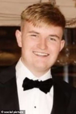 ماكس وول ، البالغ من العمر 18 عامًا أيضًا ، قد انهار وتوفي بعد ساعات فقط من العثور على زميله في الفصل