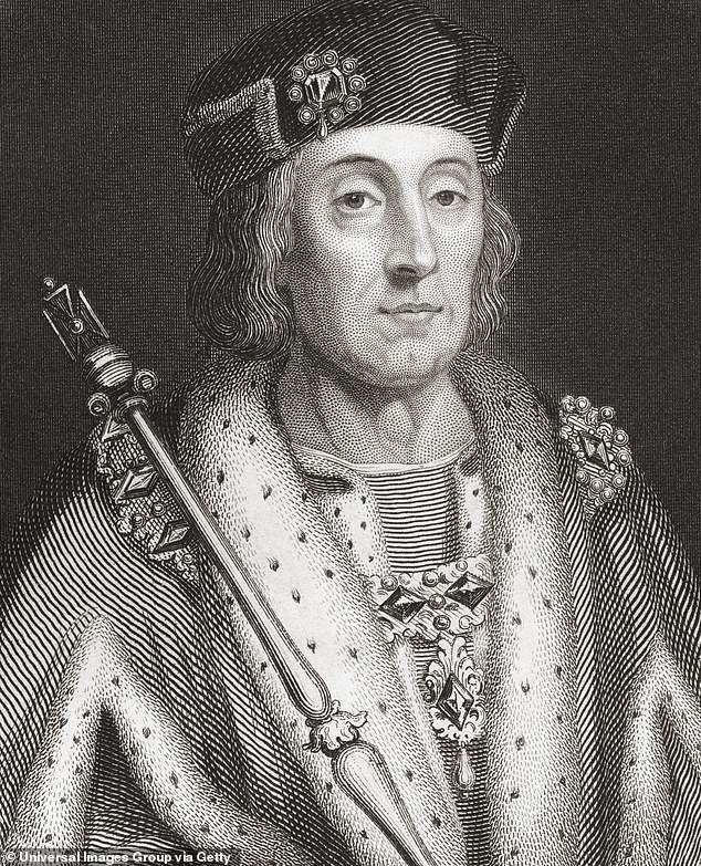 كان الدكتور روجر لوبتون ، الذي كان قسيسًا للملكين هنري السابع والثامن ، عميد إيتون في القرن السادس عشر