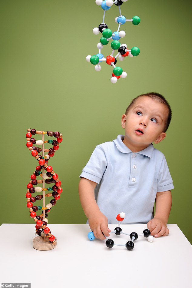 اليوم ، يتم إطلاق أول برنامج بحث وطني في العالم حول كيفية تحديد جينات الأطفال لصحتهم الجسدية والعقلية.  صورة الملف