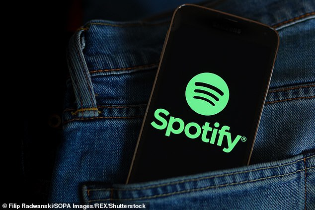 مع أكثر من 500 مليون مستخدم ، يعد Spotify بلا شك أحد أشهر تطبيقات بث الموسيقى في جميع أنحاء العالم.  لكن المستخدمين غاضبون ، بعد الأخبار التي تفيد بأن Spotify ترفع أسعارها في كل من المملكة المتحدة والولايات المتحدة