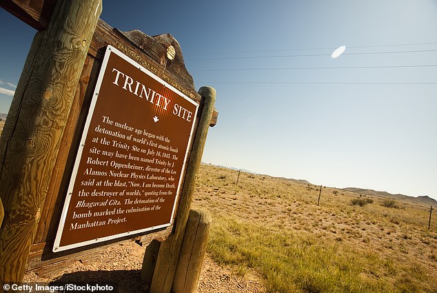 موقع Trinity ، في White Sands Missile Range ، حيث تم تطوير الأسلحة النووية الأولى وتفجيرها ، يتم فتحه مرتين في العام للجمهور من قبل الجيش الأمريكي