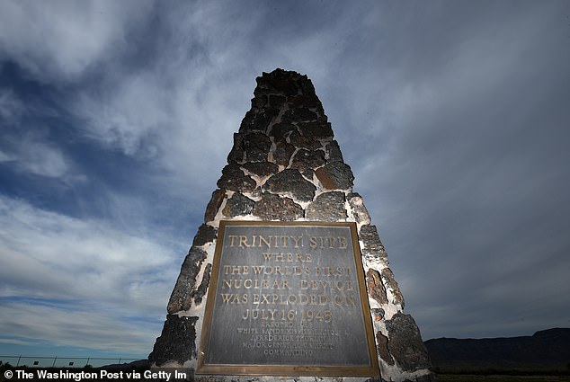 نصب تذكاري في موقع ترينيتي بمناسبة تفجير القنبلة الذرية الأولى في 16 يوليو 1945