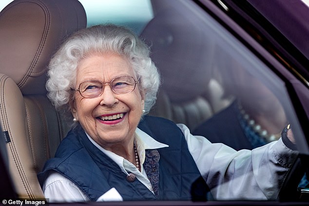 هل كانت حقا سيارة الملكة؟  إليك الدليل الظرفية الذي يجعل البائع يعتقد أنه كذلك.  صورة للملكة إليزابيث الثانية في عام 2021 خلال معرض رويال ويندسور للخيول