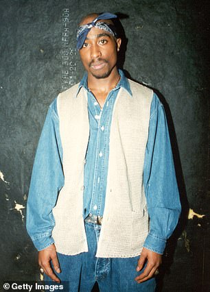 الإجابات: قُتل مغني الراب عام 1996 (تم تصويره في شيكاغو عام 1994)