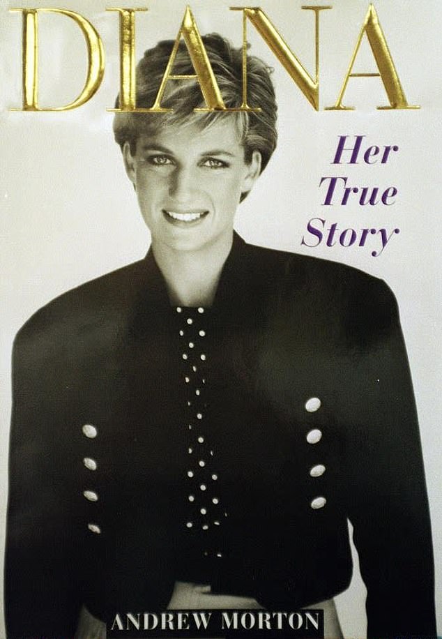 تمت كتابة السيرة الذاتية التي كتبها أندرو مورتون عام 1992 عن الأميرة ديانا بالتعاون الوثيق مع العائلة المالكة