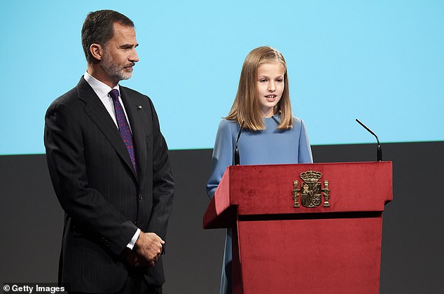 ألقت الأميرة المؤلفة أول خطاب علني لها في عام 2018 عندما كان عمرها 13 عامًا بمناسبة الذكرى الأربعين للدستور الإسباني