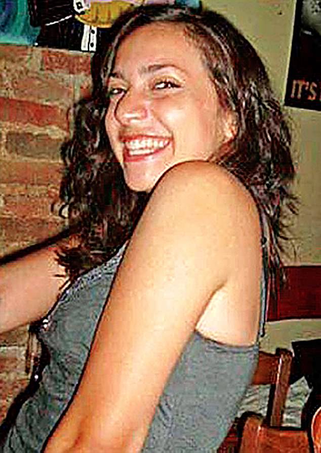 تم العثور على ميريديث كيرشر، وهي طالبة تبادل من المملكة المتحدة، مقتولة في سريرها في بيروجيا في عام 2007.