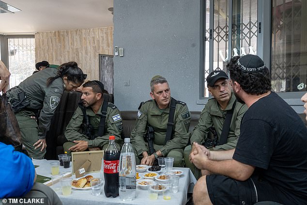 زملاء رافيت في حرس الحدود الإسرائيلي