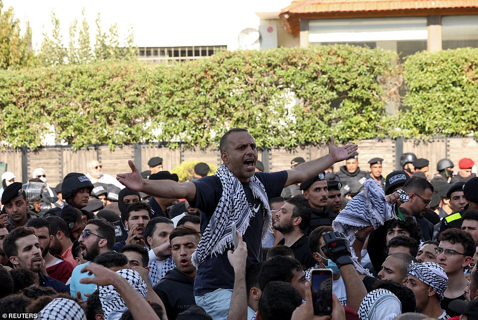 الأردن: تظاهر الآلاف ضد إسرائيل في عمان، الأردن، صباح الأربعاء