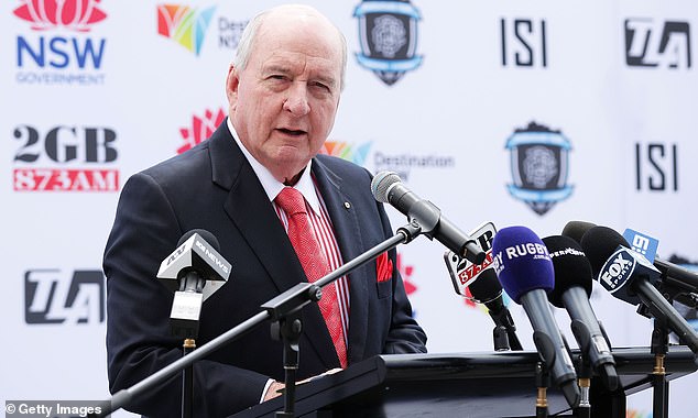 وجه آلان جونز مدرب فريق Wallabies السابق انتقادات لاذعة إلى لعبة الرجبي الأسترالية - وكان ماكلينان في مرمى نظره بشدة