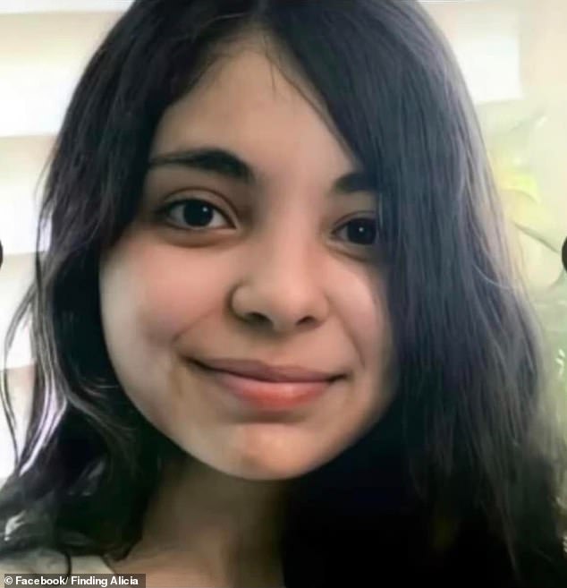وفي يوليو/تموز، دخلت أليسيا نافارو إلى قسم شرطة مونتانا وعرّفت عن نفسها بأنها شخص مفقود.  تم تصويرها وهي تبلغ من العمر 14 عامًا - رغم أن عمرها الآن 19 عامًا