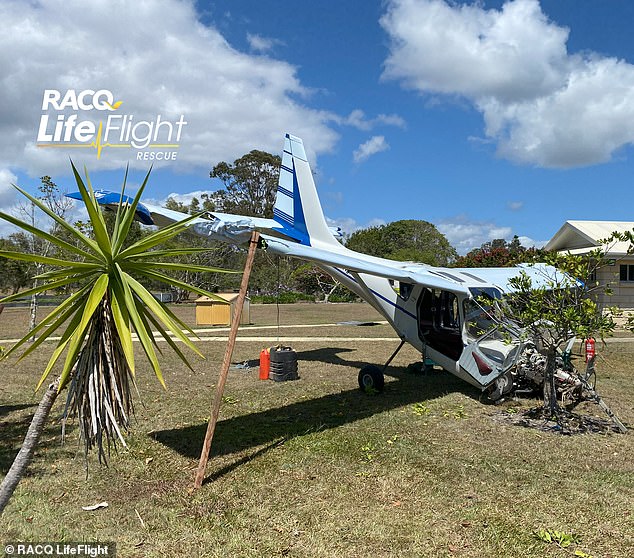 اضطرت طائرة خفيفة إلى الهبوط في منطقة نوسا في كوينزلاند واصطدمت بشجرة أثناء محاولتها الهبوط الاضطراري