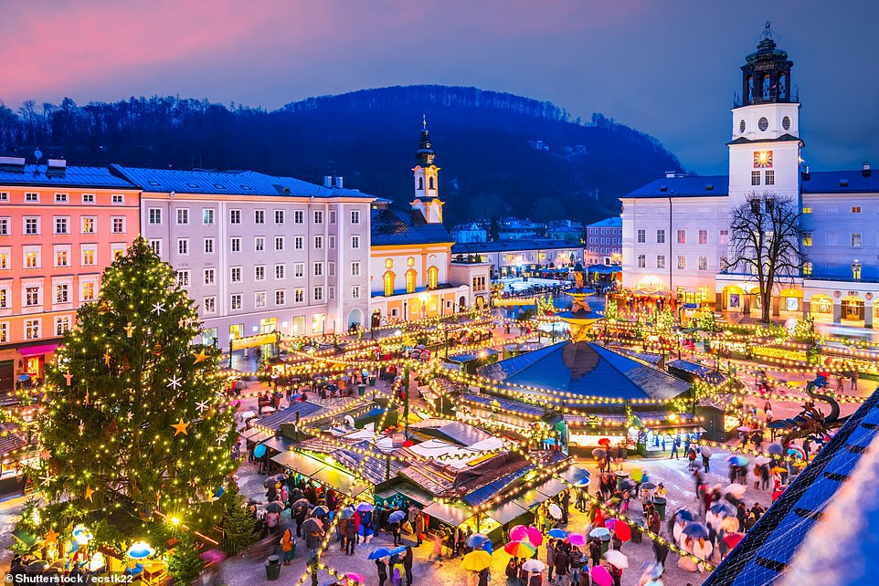 قد يتعين على أولئك الذين يخططون لرؤية أسواق عيد الميلاد في سالزبورغ (في الصورة) أن يراقبوا أموالهم.  تحتل المدينة النمساوية المرتبة الثالثة من حيث التكلفة (846 جنيهًا إسترلينيًا) على مقياس البارومتر