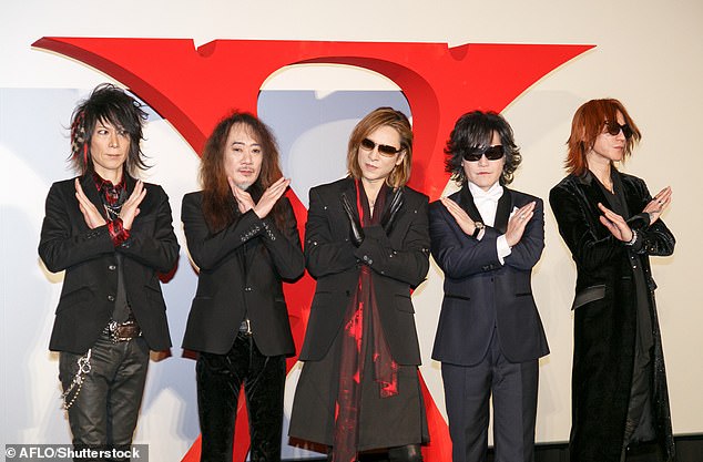 تكوين الفرقة: ولد هيروشي موري في 22 يناير 1968 في أماجاساكي بالقرب من أوساكا، وانضم هيث إلى X Japan في عام 1992.