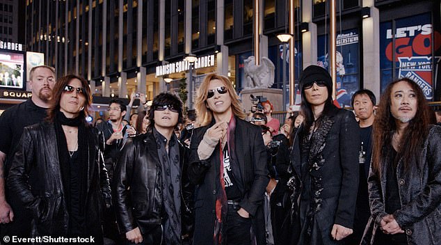 القوس الأخير: قبل أن يتم حلها، قدمت الفرقة عرض وداع في ليلة رأس السنة الجديدة في عام 1997 في طوكيو.