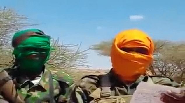 وفي مؤامرة جريئة، اختلق أحمد ادعاءً بأنه سيستهدف من قبل إرهابيي تنظيم الدولة الإسلامية إذا عاد إلى الصومال، وقام بالترتيب لنشر مقطع فيديو مزيف للتهديد بالقتل على الإنترنت.