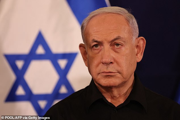 وفي وقت مبكر من صباح الأحد، نفى رئيس الوزراء بنيامين نتنياهو في إسرائيل وجود أي اتفاق من هذا القبيل
