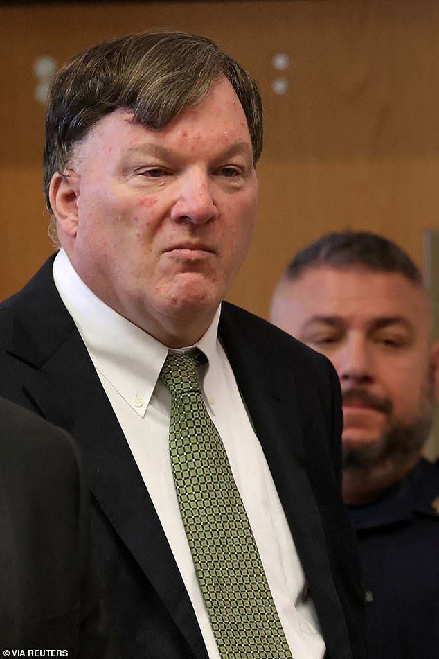 ريكس هيورمان، المتهم بالقاتل المتسلسل جيلجو بيتش، يظهر أمام المحكمة في ريفرهيد، نيويورك، في 15 نوفمبر.