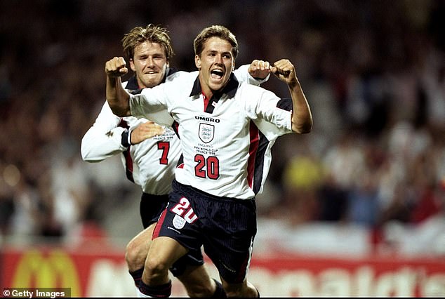 كانت بطولة كأس العالم 1998 هي الأولى لأوين، وأصبح أصغر لاعب يسجل هدفًا لإنجلترا في البطولة بهدف ضد رومانيا.