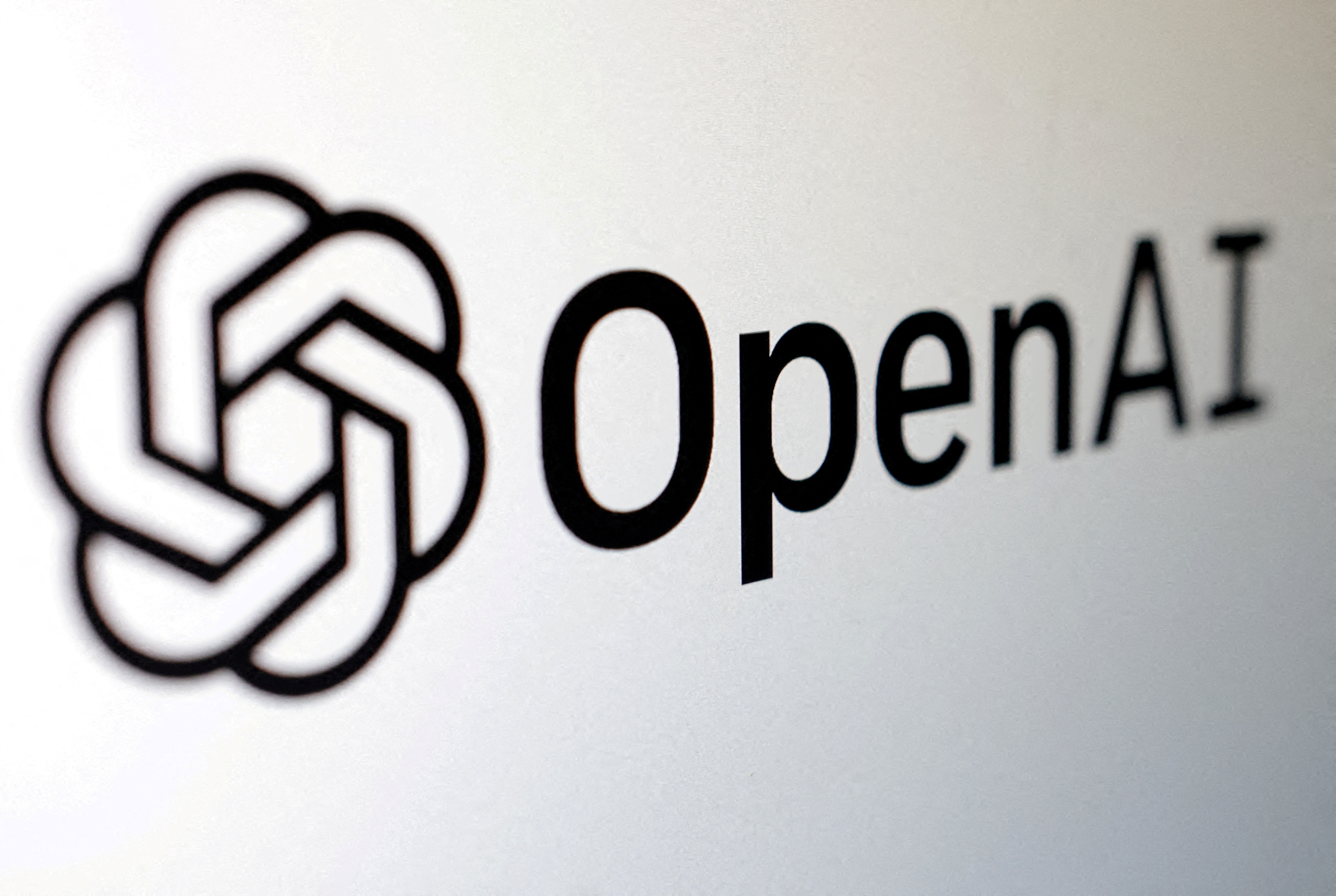 يُظهر الرسم التوضيحي شعار OpenAI