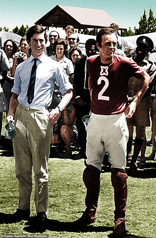 كان باركر بولز، شخصية مبهرة عندما كان شاباً، يلعب البولو في نفس الفريق الذي كان يلعب فيه الأمير تشارلز.  ويظهر هنا (على اليمين) مع الأمير في زيارة ملكية إلى كينيا في عام 1971