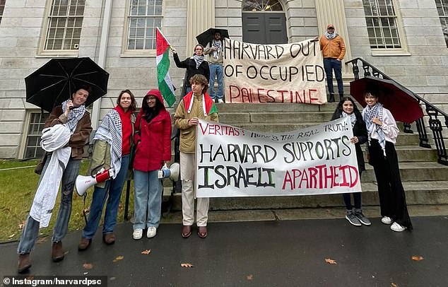 أثارت لجنة التضامن مع فلسطين في جامعة هارفارد الغضب عندما كتبت – في 7 تشرين الأول/أكتوبر – أن إسرائيل 