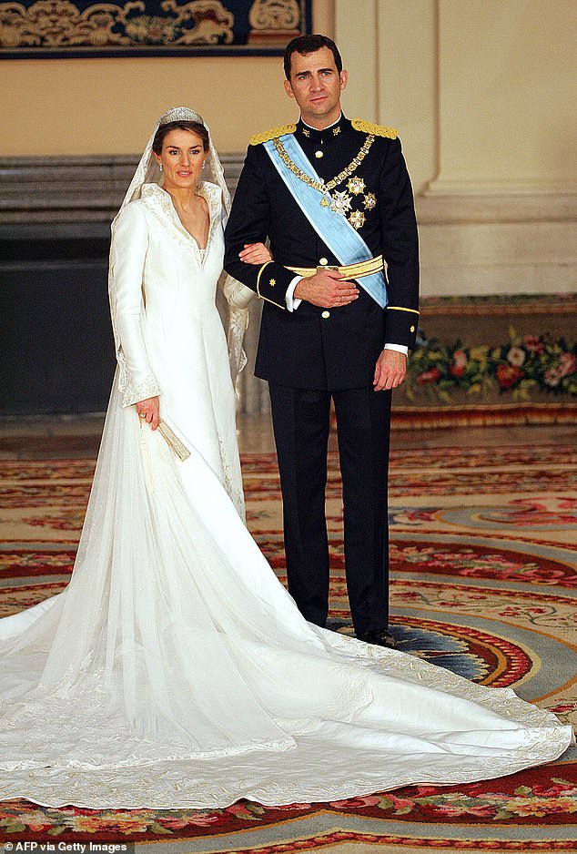 في الصورة: الملك فيليبي والملكة ليتيزيا في يوم زفافهما في مدريد في مايو 2004. يدعي جايمي ديل بورجو أنه كان سيتقدم لخطبة قارئ الأخبار حتى أعلنت أنها التقت بالملك فيليبي