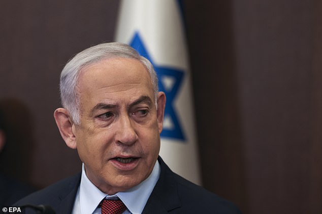 دعا رئيس الوزراء الإسرائيلي بنيامين نتنياهو، مقاتلي حركة حماس إلى 
