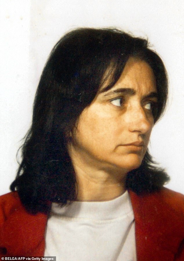 قبل صدور حكم الليلة، كان أوليفييه يقضي بالفعل عقوبة السجن مدى الحياة بتهمة التواطؤ في أربع من عمليات القتل والاغتصاب الجماعي التي ارتكبها فورنيريه (في الصورة: صورة التقطت في عام 1992 لمونيك أوليفييه)