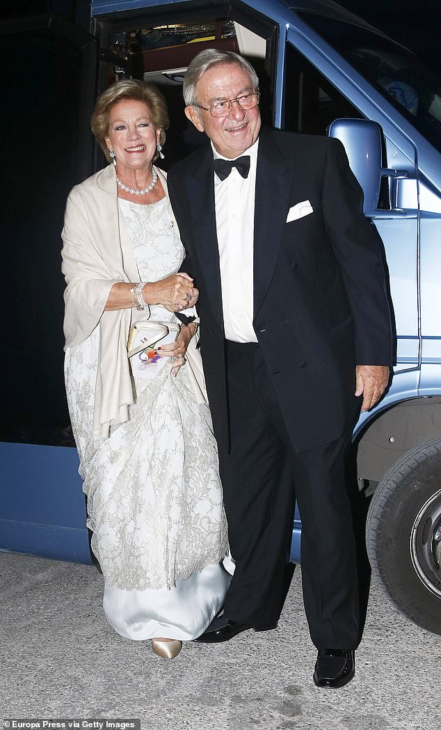 الملك قسطنطين الثاني ملك اليونان والملكة آن ماري يحضران عشاء خاص للاحتفال بزفافهما الذهبي في أثينا، 2014