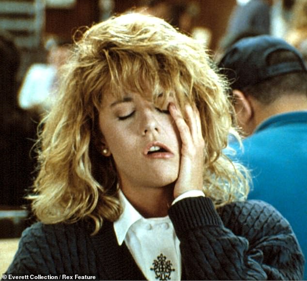 ميج رايان خلال مشهد النشوة الجنسية المزيف الشهير في فيلم عندما التقى هاري بسالي عام 1989