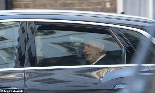 اليوم – تم تصوير الملك تشارلز الثالث وهو يغادر كلارنس هاوس في لندن هذا الصباح