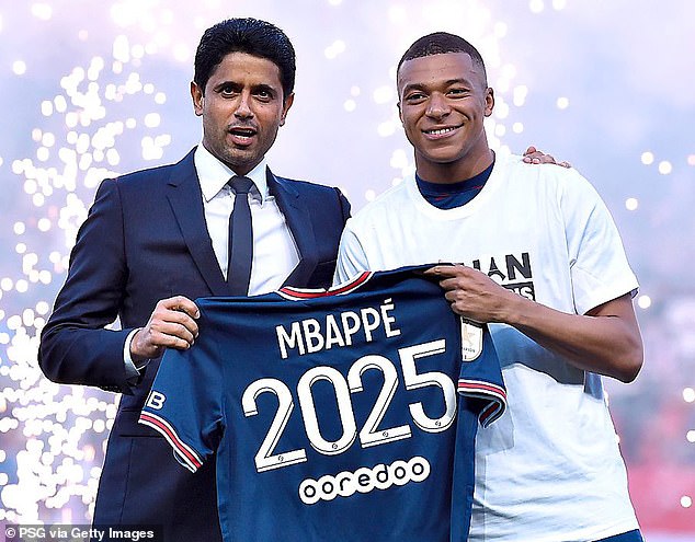 وفي مايو 2022، وافق مبابي على تمديد عقده للبقاء مع نادي مسقط رأسه حتى عام 2025.