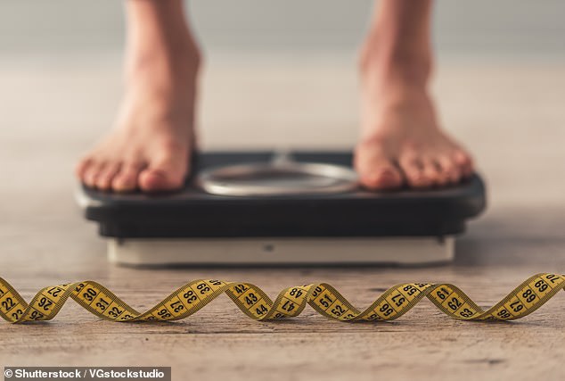 يقول مركز أبحاث السرطان في المملكة المتحدة إن الوزن الزائد يمكن أن يسبب أيضًا زيادة في هرمونات الجنس والنمو والالتهابات، والتي تم ربطها بـ 13 نوعًا من السرطان.
