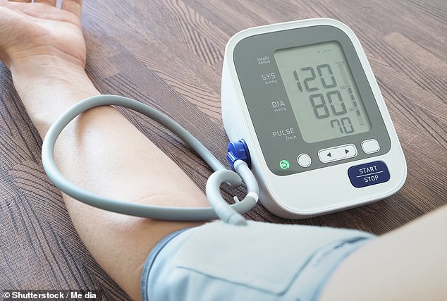 ارتفاع ضغط الدم يمكن أن يكون القاتل الصامت.  ولهذا السبب من المهم التأكد من أنها لا تتجاوز 120/80