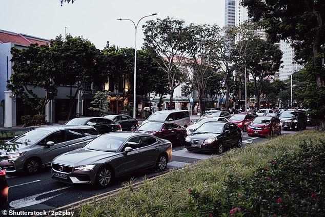 تكلفة السيارات في سنغافورة باهظة الثمن بشكل لا يصدق بسبب الضرائب ورسوم الاستيراد على المركبات